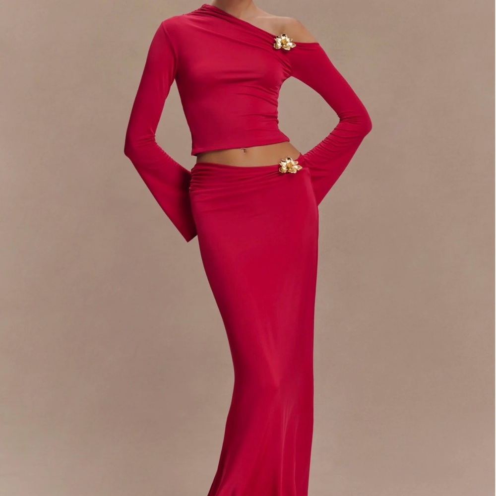 Ainsley Asymmetrical Maxi Skirt & Top With Floral Hardware - Fuchsia Pink